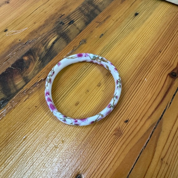 Chinese vintage Floral Porcelain Bangle Bracelet in Pink and White - Picture 5 of 10